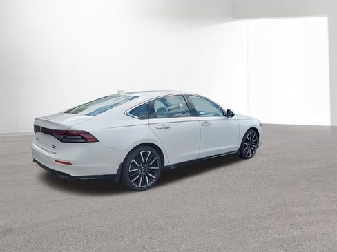 Used 2023 Honda Accord Touring image 9