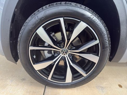 New 2026 Volkswagen Atlas Cross Sport SEL Premium R-Line image 18