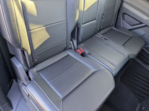 Used 2023 Volkswagen Atlas SE image 35