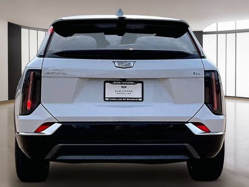 New 2027 Cadillac Optiq Luxury w/ LPO, Floor Liner Package AWD/4WD image 4