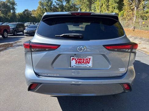 Used 2023 Toyota Highlander L image 4