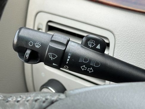 Used 2007 Buick Lucerne CXL image 32