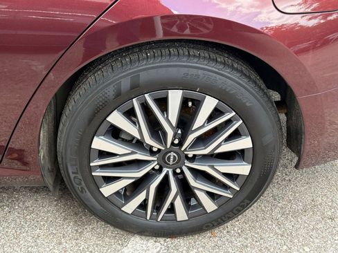 Used 2024 Nissan Altima 2.5 SV FWD image 30