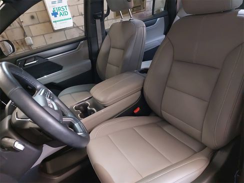 Used 2024 GMC Acadia Elevation image 12