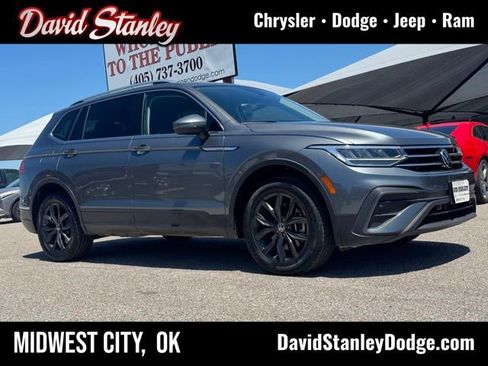 Used 2024 Volkswagen Tiguan SE FWD image 1