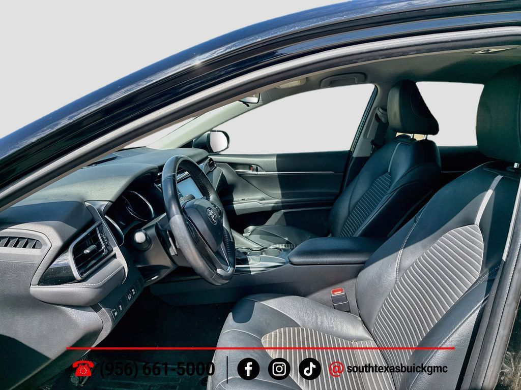 Used 2020 Toyota Camry SE FWD image 11