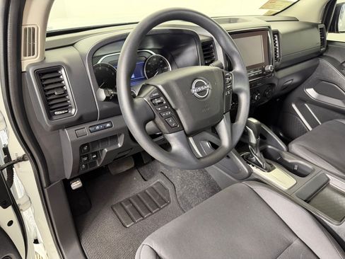 Used 2024 Nissan Frontier S w/ Technology Package AWD/4WD image 4
