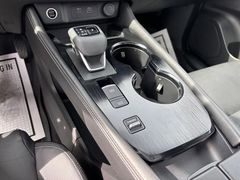 Used 2023 Nissan Rogue SL w/ SL Premium Package image 19