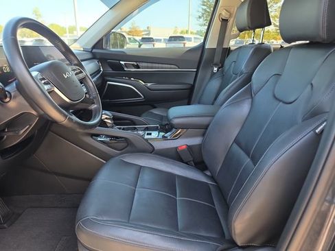 Certified 2024 Kia Telluride EX w/ EX Captain's Chair Package FWD image 16