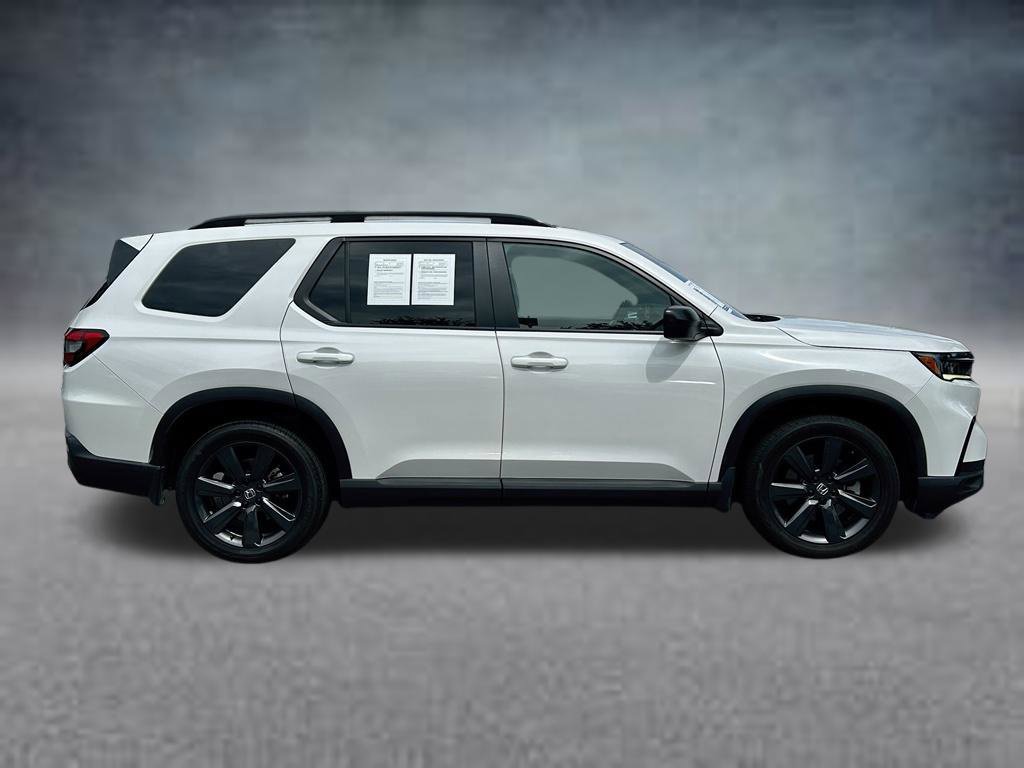 Used 2025 Honda Pilot Sport image 4