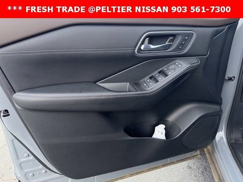 Used 2023 Nissan Rogue Platinum w/ Platinum Premium Package image 8