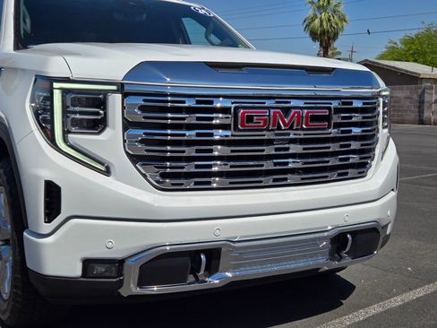 Used 2024 GMC Sierra 1500 Denali w/ Technology Package AWD/4WD image 8