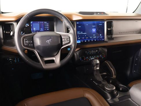Used 2024 Ford Bronco Outer Banks image 2