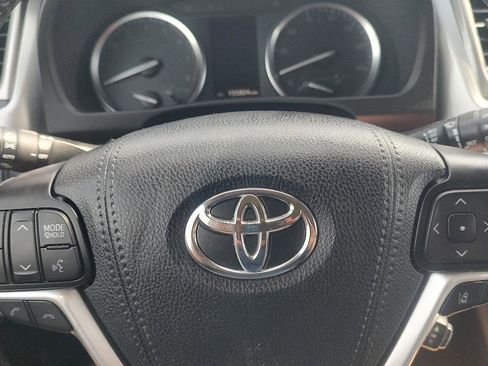 Used 2019 Toyota Highlander XLE AWD/4WD image 10