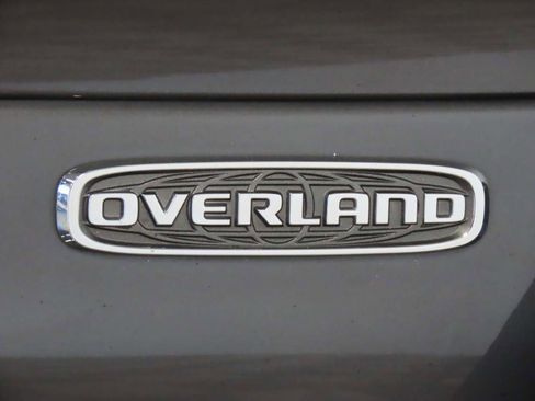 Used 2022 Jeep Grand Cherokee L Overland w/ Luxury Tech Group IV AWD/4WD image 18