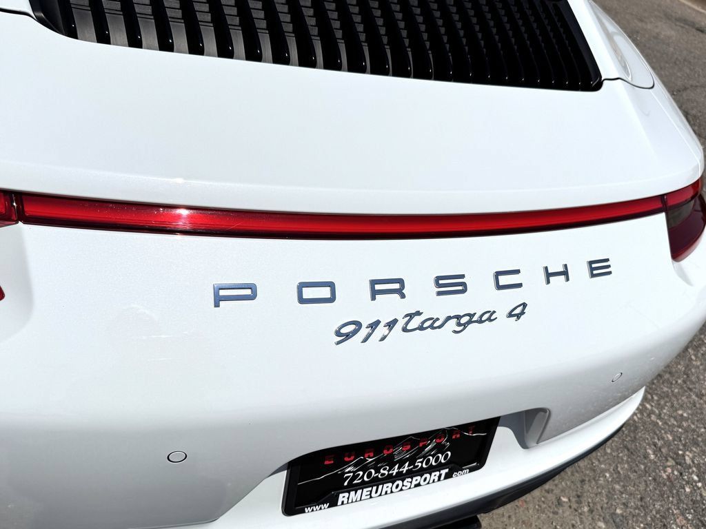 Used 2019 Porsche 911 Targa 4 AWD/4WD image 9