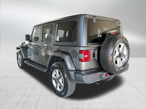 Used 2022 Jeep Wrangler Unlimited Sahara w/ LED Lighting Group AWD/4WD image 6