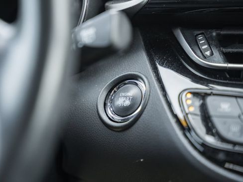 Used 2019 Toyota C-HR Limited FWD image 27