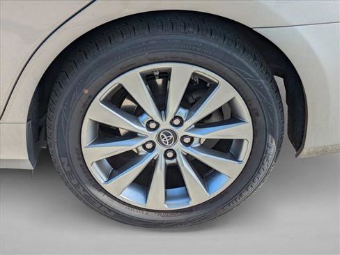 Used 2016 Toyota Camry XLE FWD image 7