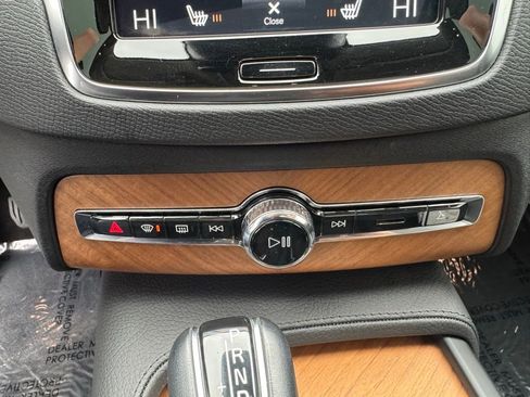 Used 2022 Volvo XC90 T6 Momentum w/ Advanced Package image 25