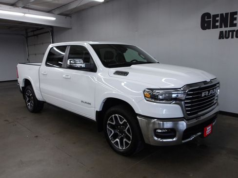 Used 2025 RAM 1500 Laramie AWD/4WD image 4