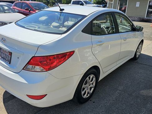 Used 2014 Hyundai Accent GLS FWD image 3