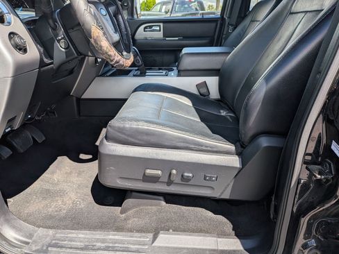Used 2017 Ford Expedition XLT w/ Equipment Group 201A AWD/4WD image 24