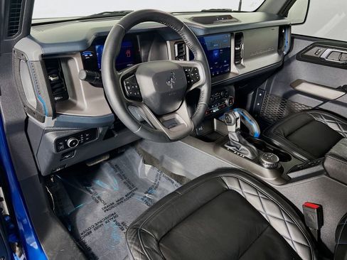 Used 2023 Ford Bronco Outer Banks image 9