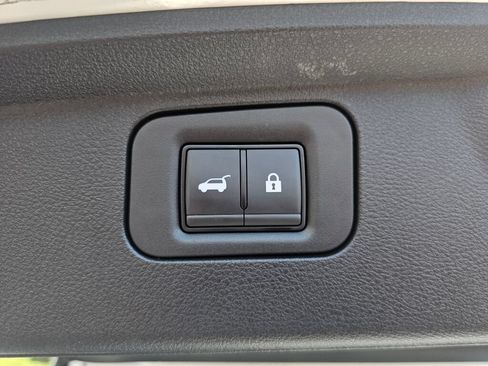 Used 2025 INFINITI QX80 Sensory AWD/4WD image 16