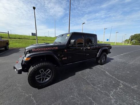 Used 2025 Jeep Gladiator Mojave AWD/4WD image 9