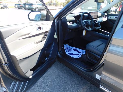 New 2025 Ford Explorer Active w/ Active Comfort Package image 10