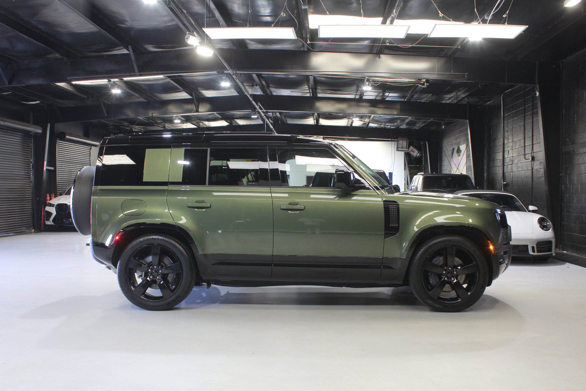 Used 2026 Land Rover Defender 110 X-Dynamic SE AWD/4WD image 21