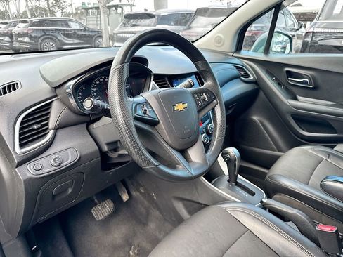 Used 2021 Chevrolet Trax LT image 10