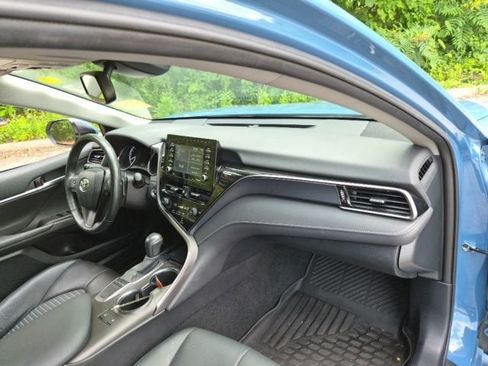 Used 2024 Toyota Camry SE w/ Cold Weather Package FWD image 9