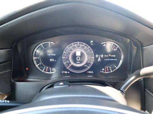 Used 2020 Cadillac Escalade Luxury RWD image 24