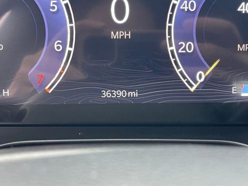 Used 2023 Jeep Grand Cherokee Altitude image 3