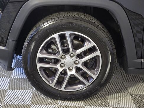 Used 2018 Jeep Compass Latitude image 5