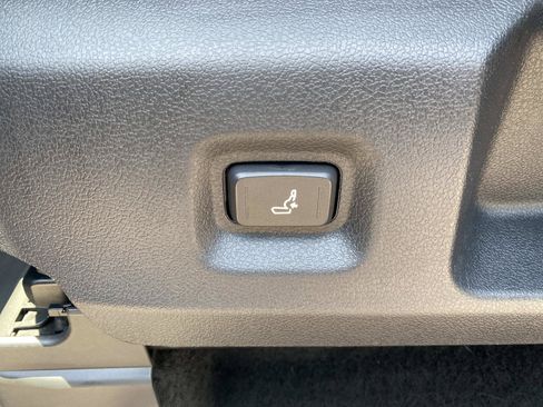 Used 2024 Toyota Tacoma SR5 AWD/4WD image 21