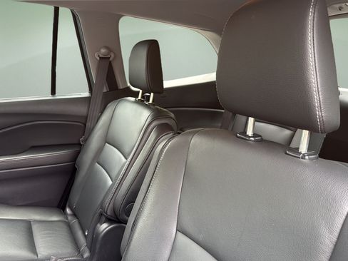 Used 2021 Honda Pilot Touring image 16