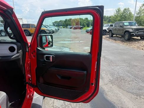 Used 2025 Jeep Wrangler Unlimited Sahara AWD/4WD image 54
