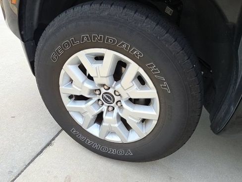 Used 2022 Nissan Frontier SV RWD image 4