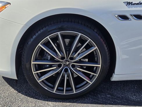 Used 2022 Maserati Quattroporte Modena image 10