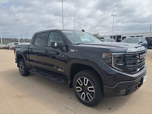Used 2023 GMC Sierra 1500 AT4 w/ AT4 Preferred Package AWD/4WD image 1