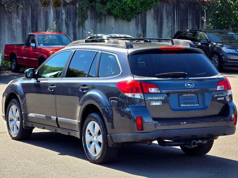 Used 2011 Subaru Outback 2.5i Premium AWD/4WD image 9