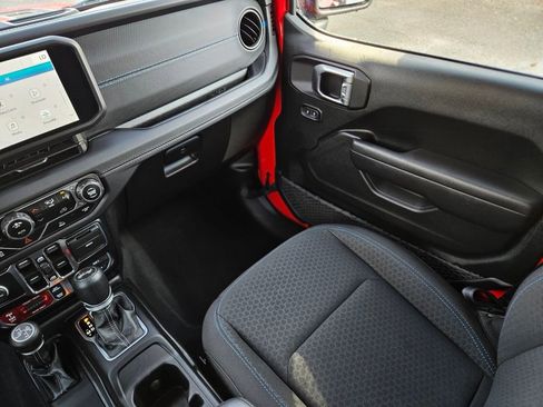 Used 2024 Jeep Wrangler Unlimited Rubicon 4xe image 13