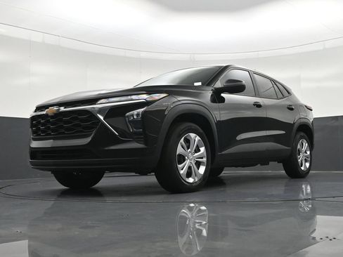 Used 2024 Chevrolet Trax LS FWD image 26