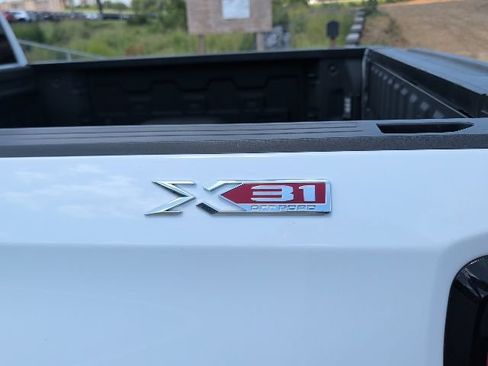 Used 2025 GMC Sierra 1500 SLT w/ SLT Premium Package AWD/4WD image 17