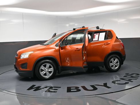 Used 2015 Chevrolet Trax LT w/ LT Sun and Sound Package FWD image 21