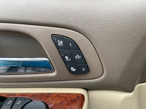 Used 2011 Chevrolet Suburban LTZ image 31