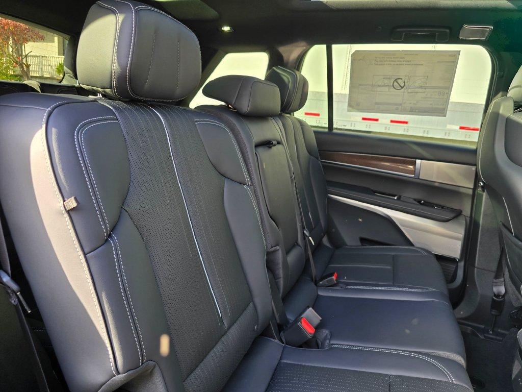 New 2027 Cadillac Vistiq Luxury AWD/4WD image 12